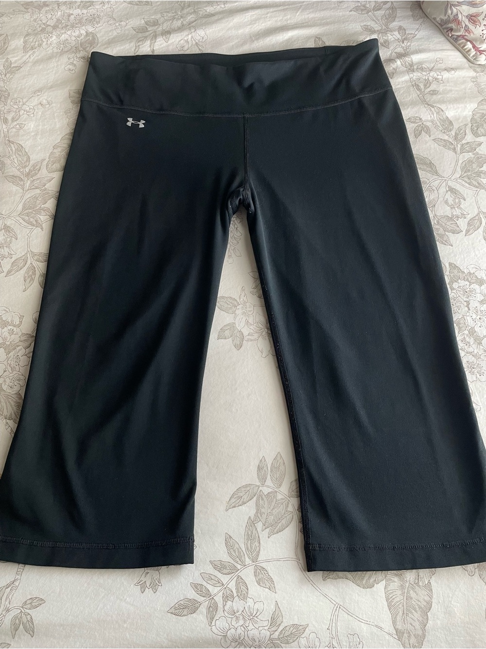 Under Armour Y2K Black Low Rise Wide Leg Crop Capri Leggings Large Sporty Casual